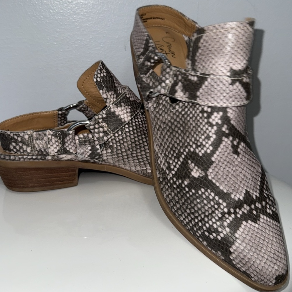 Women's Snakeskin Patterned pointed Toe sling back booties - Picture 5 of 7